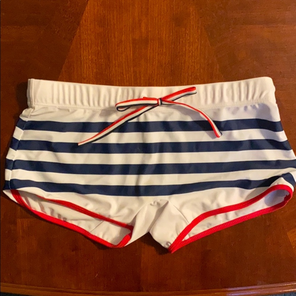 Men’s swimsuit L fits like a small 26-28